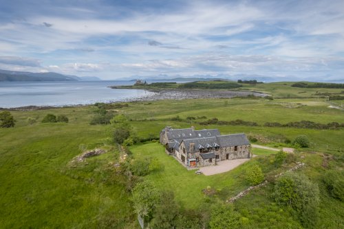 Kilpatrick Farmhouse, Coach House and Studio Apartment and their proximity to the sea