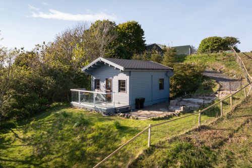 Assapol Lodge on the banks of Loch Assapol