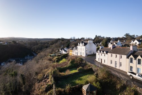 Lorne Cottage's idyllic setting on Argyll Terrace overlooking the bay