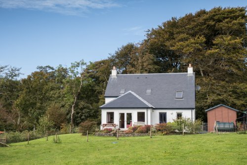 Puffin Cottage's setting at Torloisk