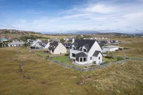 Solas na Greine's location on the edge of the village of Fionnphort